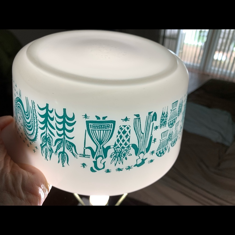 Vintage Pyrex Amish Butterprint Dish, shows very minor wear, smoke free home
